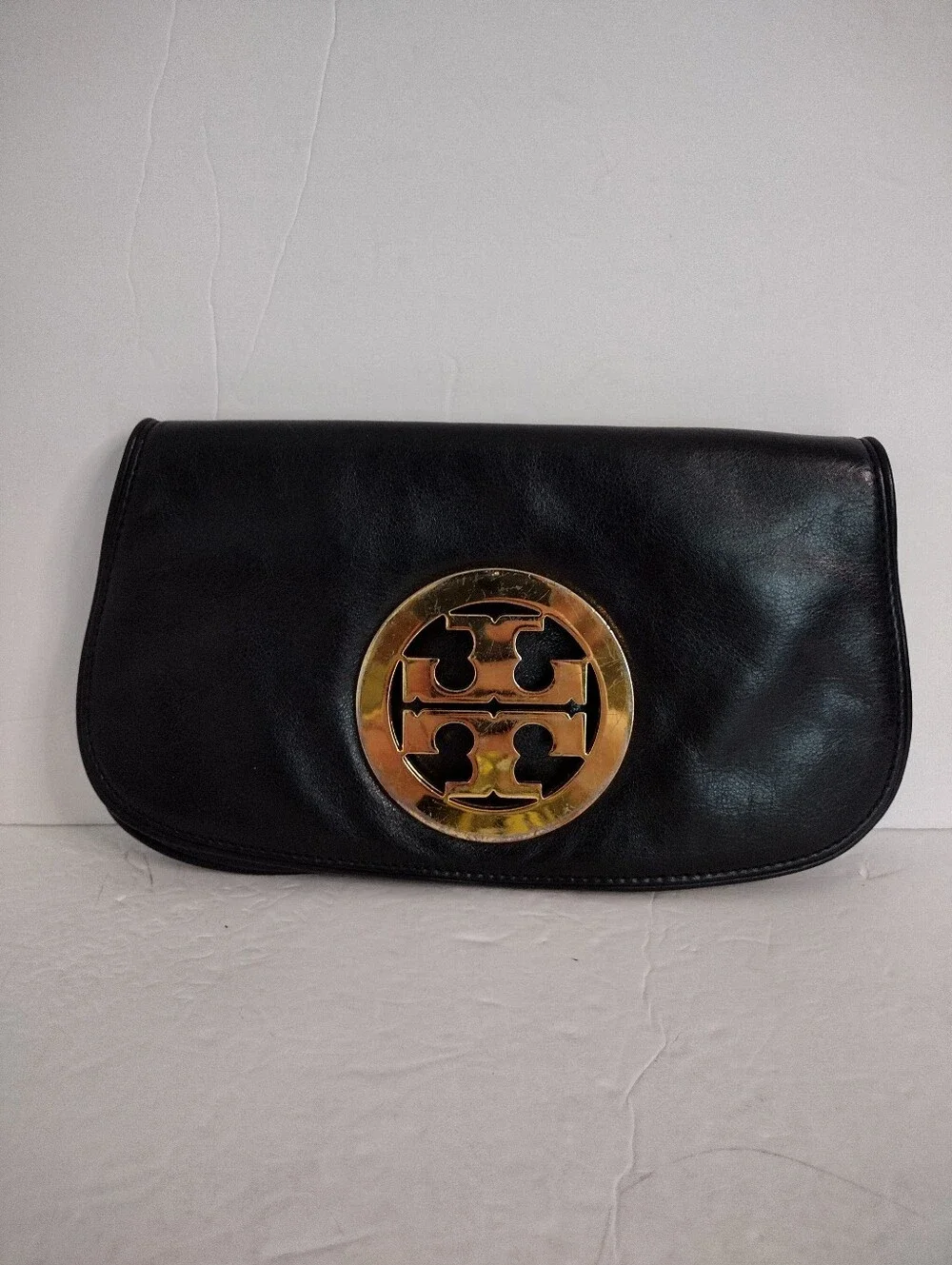 Tory Burch Reva Clutch Bag Black Pebbled Leather Gold Medallion Indie Sleaze